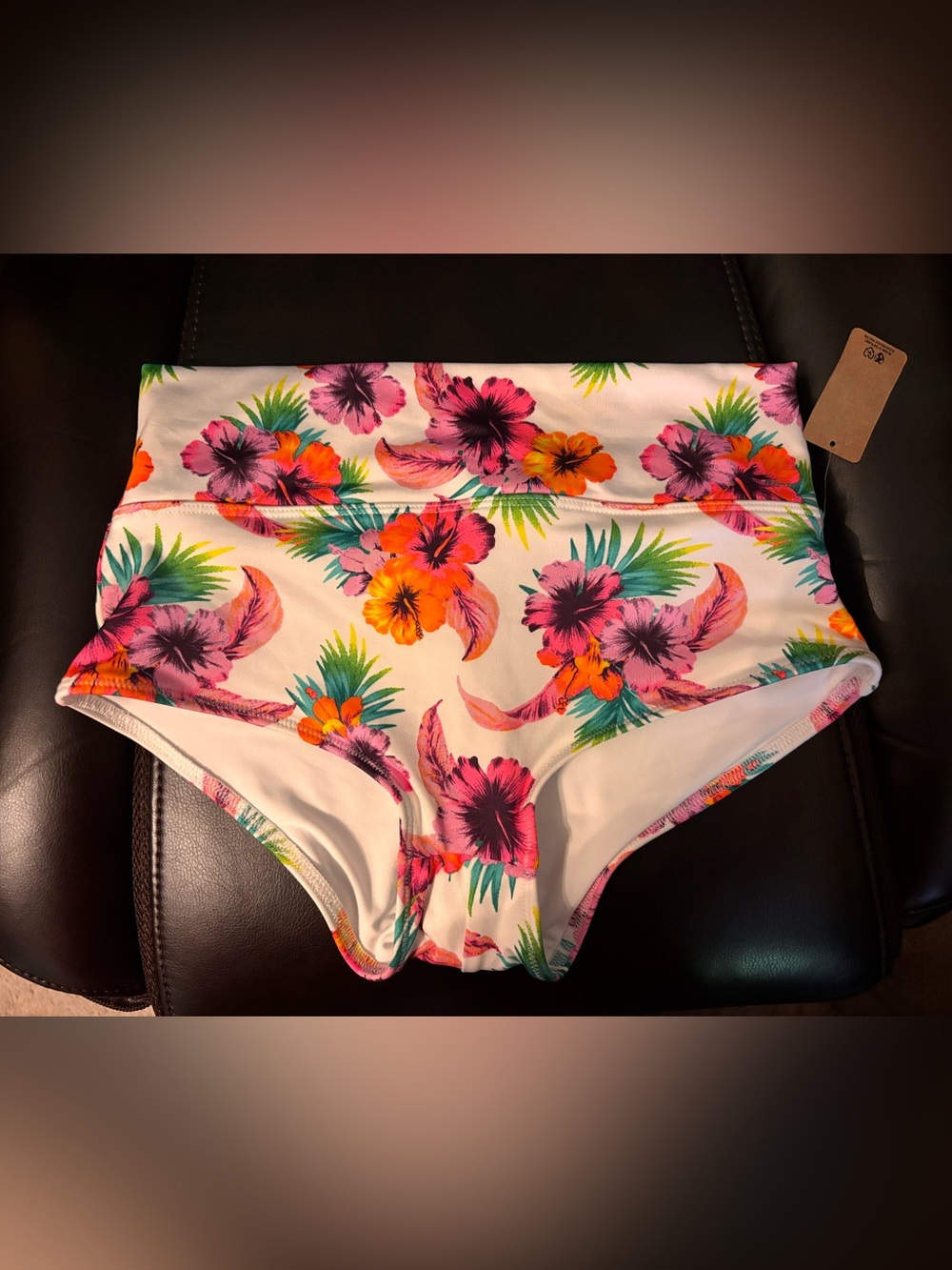PINK Victoria's Secret Gym to Swim White & pink floral bikini bottom NWT - Picture 1 of 8